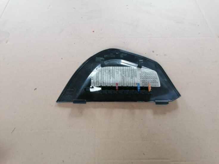 Mērinstrumentu paneļa sānu apdare priekš VOLVO S60 2004