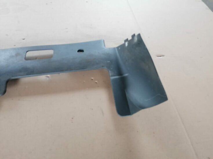 Mērinstrumentu paneļa apakšēja apdare priekš VOLVO S60 2004
