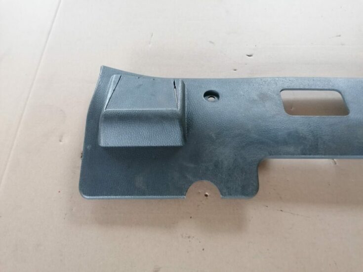 Mērinstrumentu paneļa apakšēja apdare priekš VOLVO S60 2004