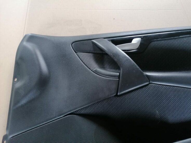 Priekšējo labo durvju apdare priekš VOLVO S60 2004
