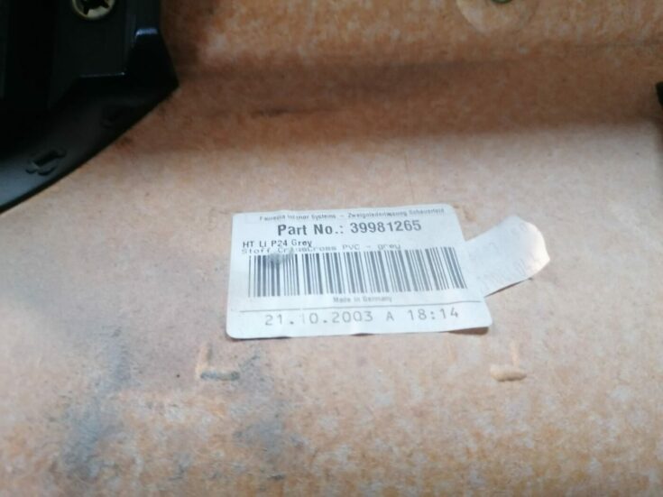 Aizmugurējo kreiso durvju apdare priekš VOLVO S60 2004