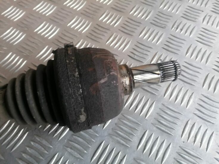 Pusass priekšējā kreisā priekš VOLVO S60 2004