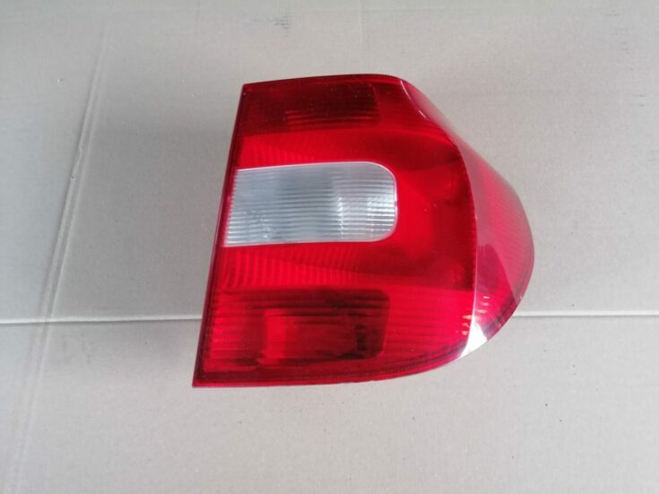 Aizmugurējais labais lukturis priekš SKODA YETI 2012