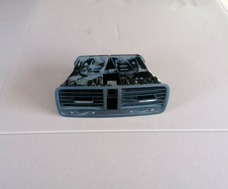 Mērinstrumentu paneļa gaisa vads, centrā priekš SKODA YETI 2012