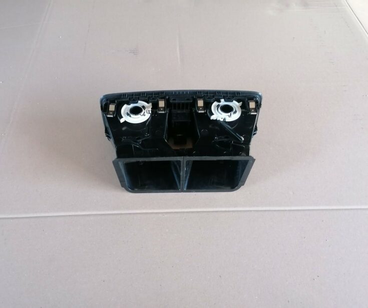 Mērinstrumentu paneļa gaisa vads, centrā priekš SKODA YETI 2012