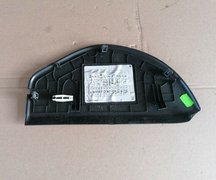 Mērinstrumentu paneļa sānu apdare priekš SKODA YETI 2012