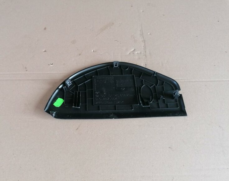Mērinstrumentu paneļa sānu apdare priekš SKODA YETI 2012