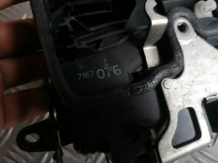 Aizmugurējo labo durvju slēdzene priekš BMW 1 E87 2007 GRAPHITE