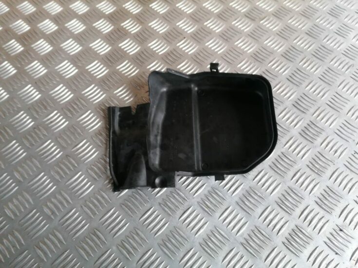 Ieplūdes gaisa deflektors, pa kreisi priekš BMW 1 E87 2007 GRAPHITE