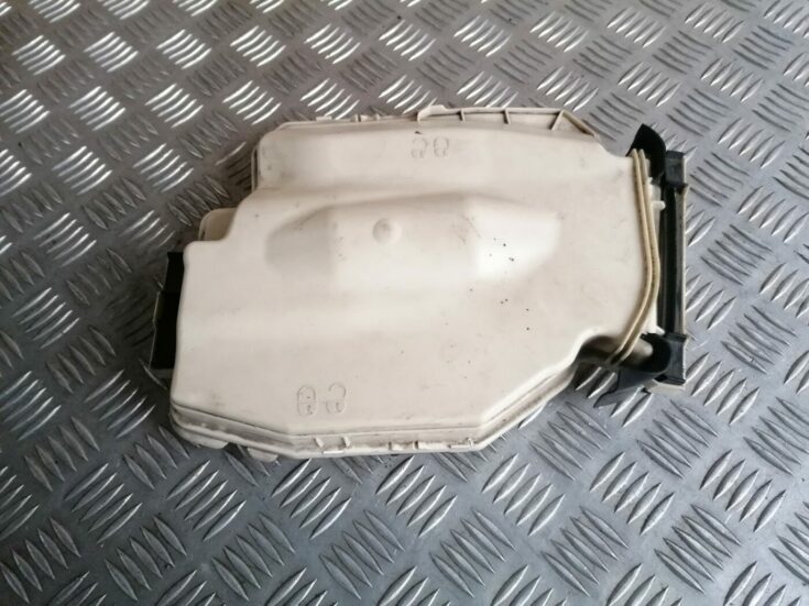 Drošinātāju kārbas korpusa vāks priekš BMW 1 E87 2007 GRAPHITE