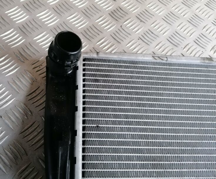Dzesēšanas radiators priekš BMW 1 E87 2007 GRAPHITE