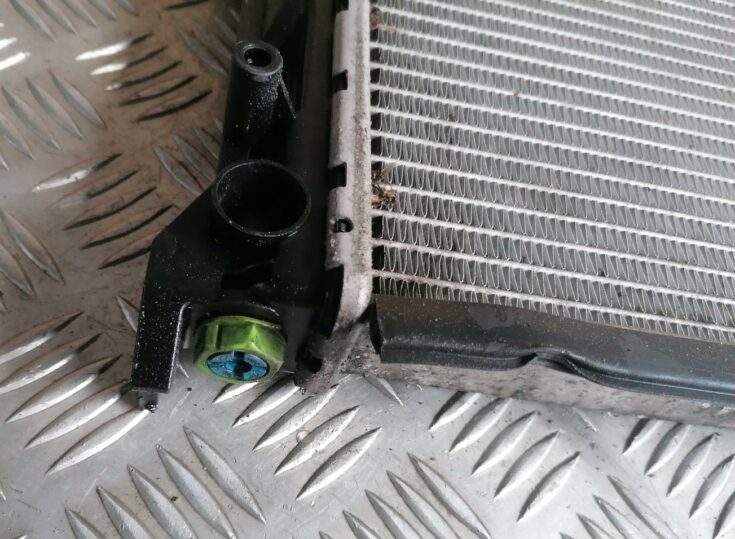 Dzesēšanas radiators priekš BMW 1 E87 2007 GRAPHITE