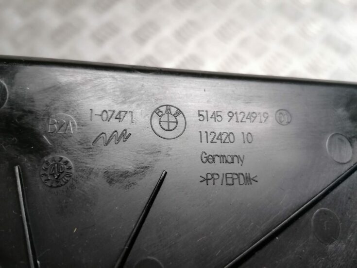 Mērinstrumentu paneļa sānu apdare priekš BMW 1 E87 2007 GRAPHITE