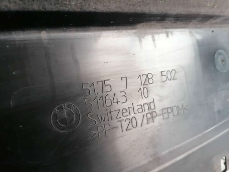 Priekšēja bufera aizsargs priekš BMW 1 E87 2007 GRAPHITE