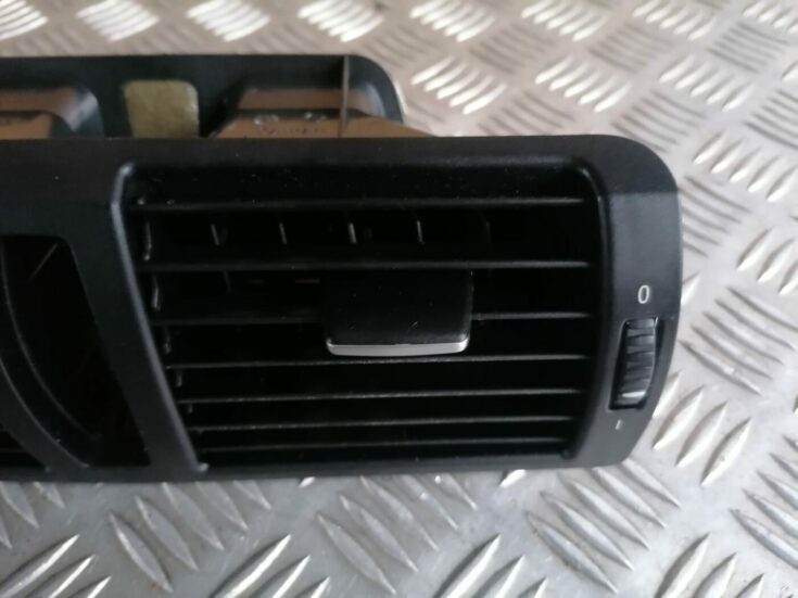 Mērinstrumentu paneļa gaisa vads, centrā priekš BMW 1 E87 2007 GRAPHITE