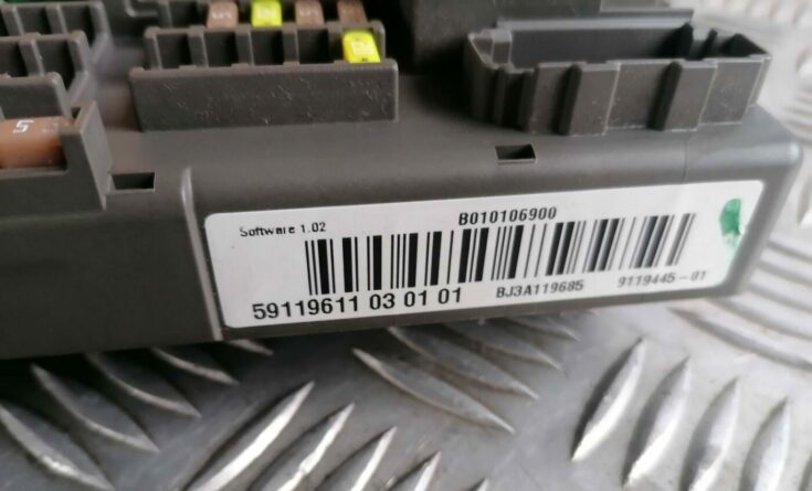 Drošinātāju bloks priekš BMW 1 E87 2007 GRAPHITE