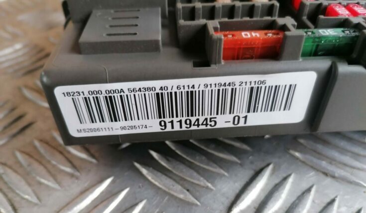 Drošinātāju bloks priekš BMW 1 E87 2007 GRAPHITE