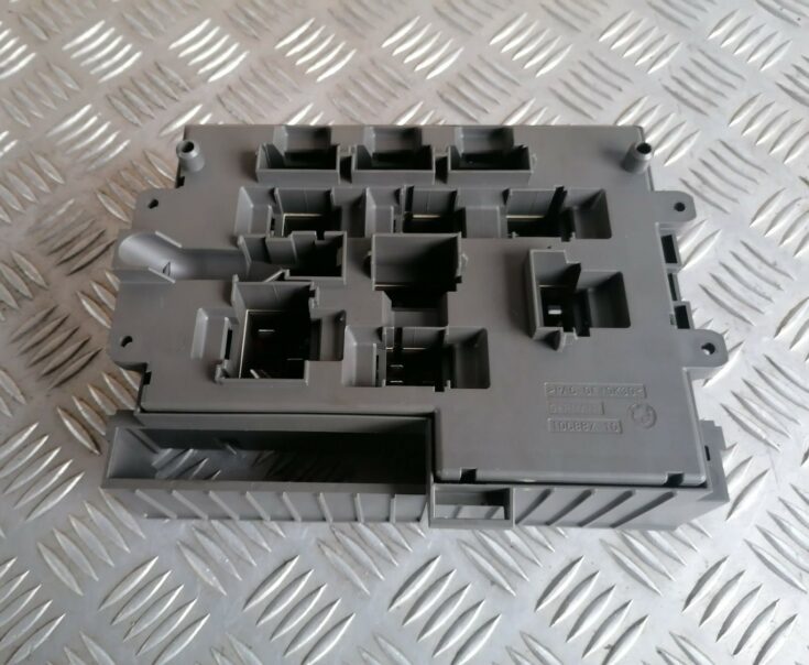 Drošinātāju bloks priekš BMW 1 E87 2007 GRAPHITE