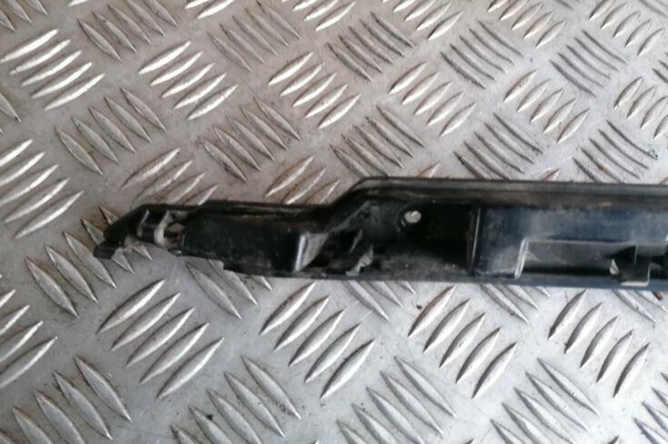 Aizmugurējā spārna un bufera stiprinājums priekš BMW 1 E87 2007 GRAPHITE