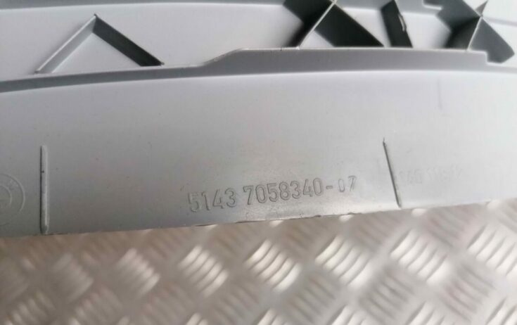 Bagažnieka nodalījuma statnes apdare priekš BMW 1 E87 2007 GRAPHITE