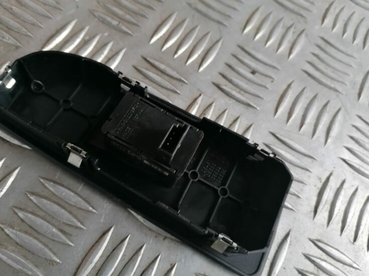 Stikla pacelšanas poga priekš BMW 1 E87 2007 GRAPHITE