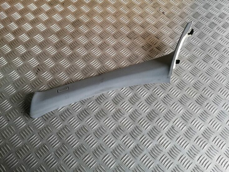 Priekšējas salona statnes apdare priekš BMW 1 E87 2007 GRAPHITE