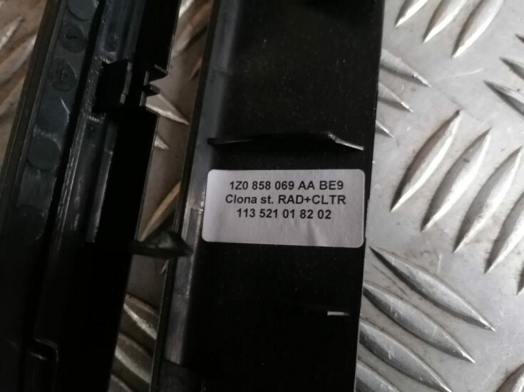 Mērinstrumentu paneļa dekoratīvais rāmis priekš SKODA OCTAVIA 2012