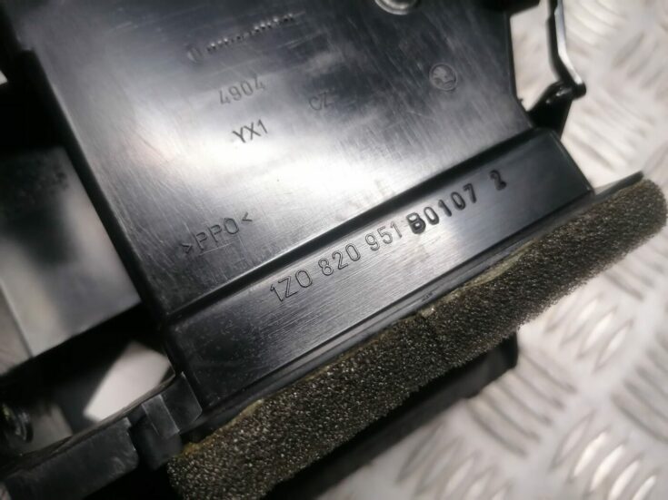 Mērinstrumentu paneļa gaisa vads, centrā priekš SKODA OCTAVIA 2012