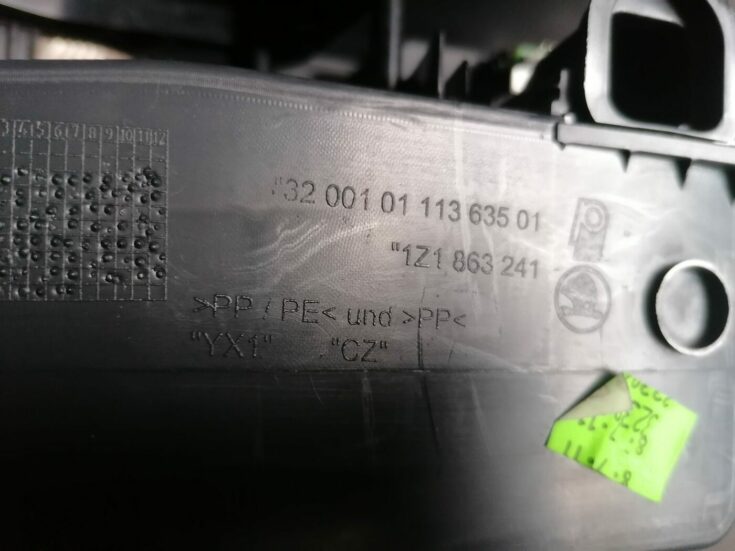 Centrālās konsoles apdares lielākā daļa priekš SKODA OCTAVIA 2012