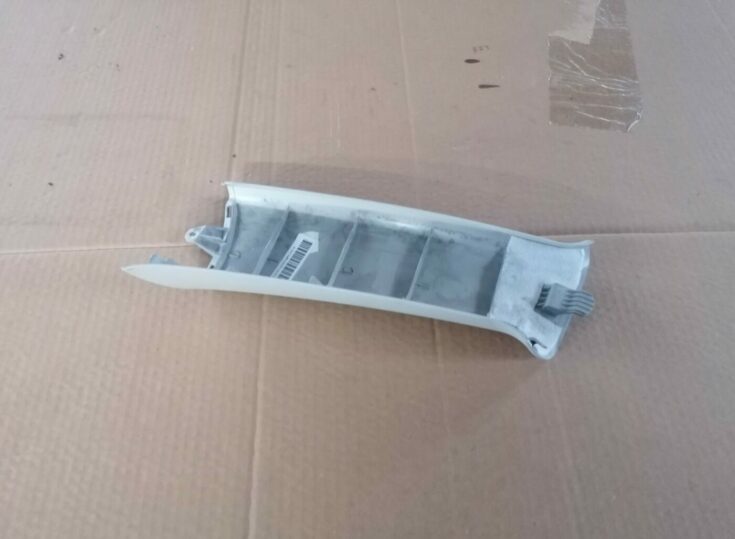 Aizmugurējas salona statnes apdare priekš SKODA OCTAVIA 2012