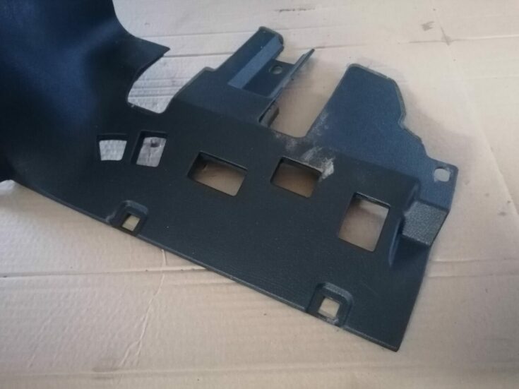 Mērinstrumentu paneļa apakšēja apdare priekš OPEL ZAFIRA 2002