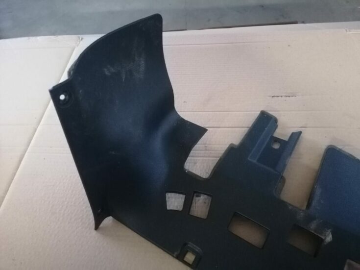 Mērinstrumentu paneļa apakšēja apdare priekš OPEL ZAFIRA 2002