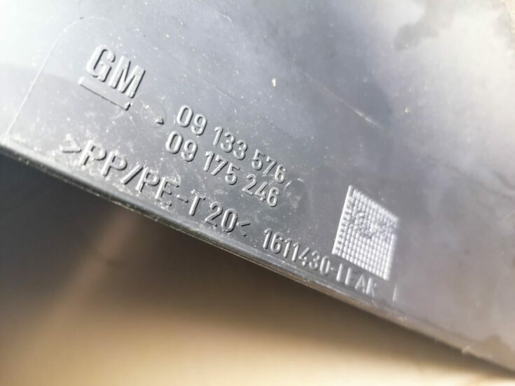Mērinstrumentu paneļa apakšēja apdare priekš OPEL ZAFIRA 2002