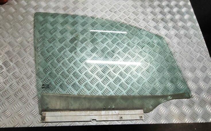 Priekšējo labo durvju stikls priekš OPEL ZAFIRA 2002