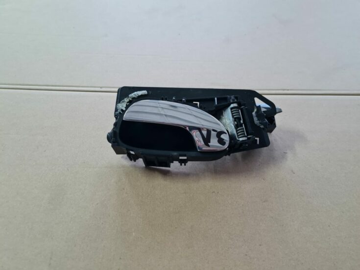 Salona durvju rokturis, aizmugures kreisais priekš PEUGEOT 307 2003