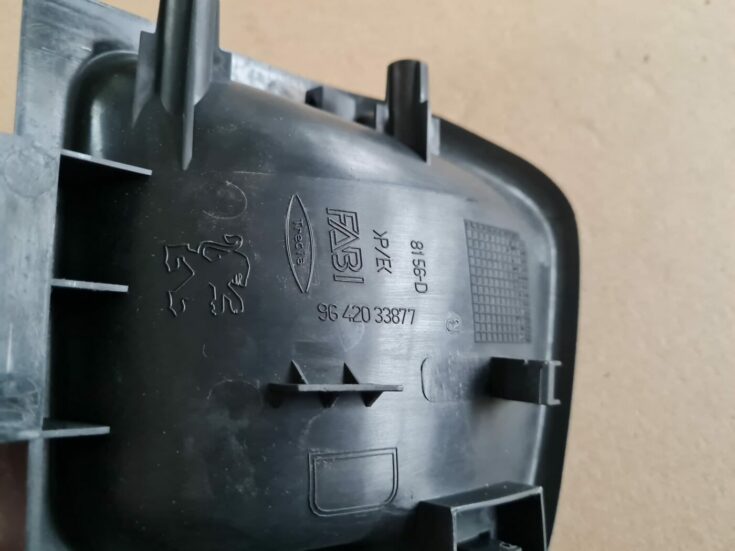 Bagāžnieka nodalījuma rokturis priekš PEUGEOT 307 2003