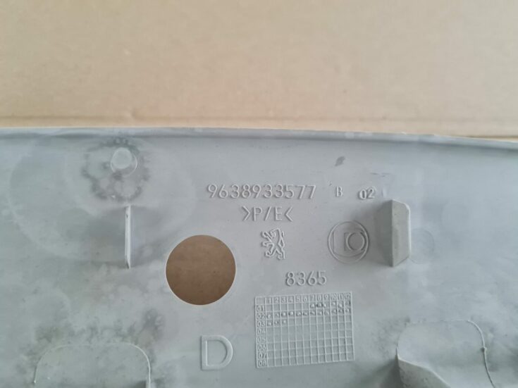 Aizmugurējas salona statnes apdare priekš PEUGEOT 307 2003
