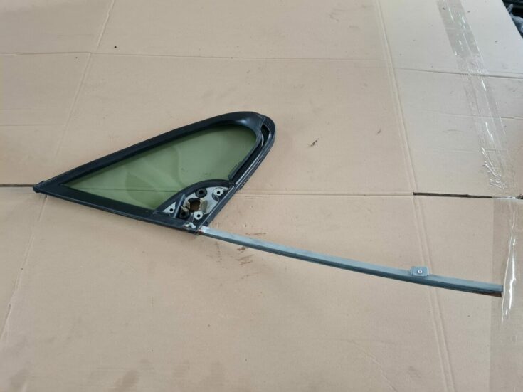 Priekšējais sānu stikls, pa kreisi priekš PEUGEOT 307 2003