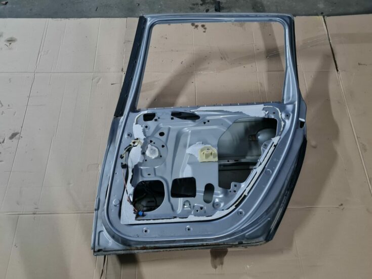 Aizmugurējās labās durvis priekš PEUGEOT 307 2003