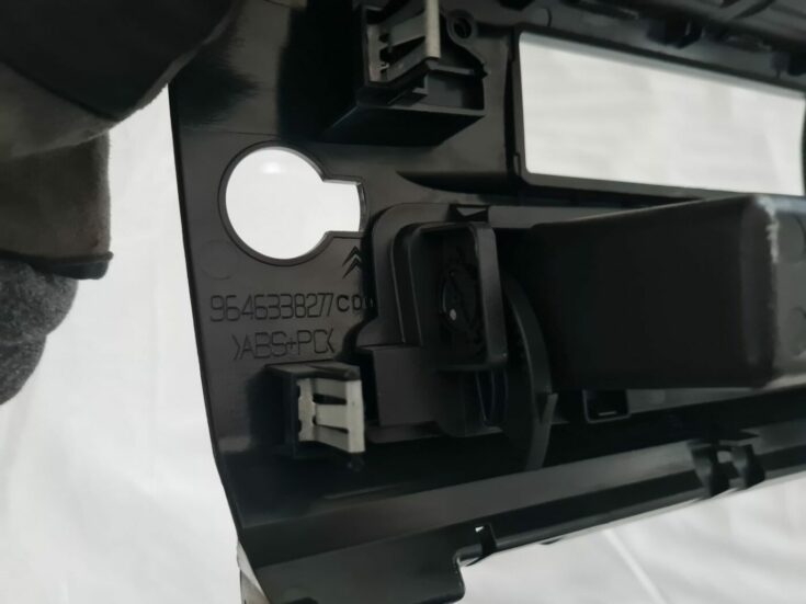 Mērinstrumentu paneļa gaisa vads, centrā priekš CITROEN C4 2006-2