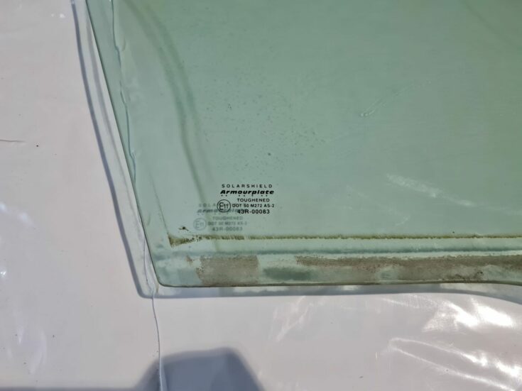 Priekšējo labo durvju stikls priekš CITROEN C4 2006-2