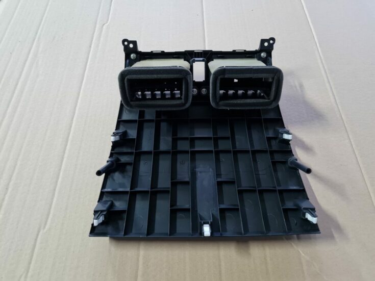 Mērinstrumentu paneļa gaisa vads, centrā priekš MAZDA 3 2007