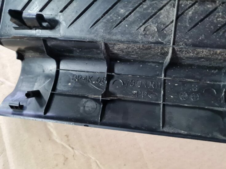 Sliekšņa aizmugurēja laba uzlika (salonā) priekš MAZDA 3 2007