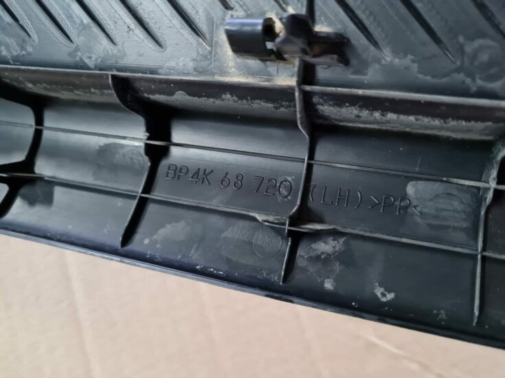 Sliekšņa priekšēja kreisa uzlika (salonā) priekš MAZDA 3 2007