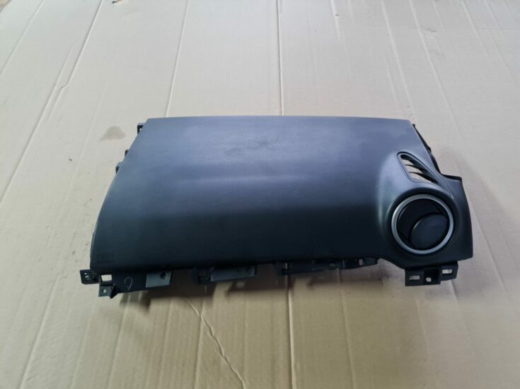 Mērinstrumentu paneļa apdare augšā priekš MAZDA 3 2007