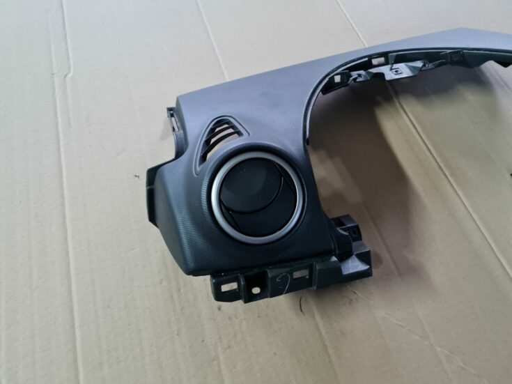 Mērinstrumentu paneļa apdare augšā priekš MAZDA 3 2007
