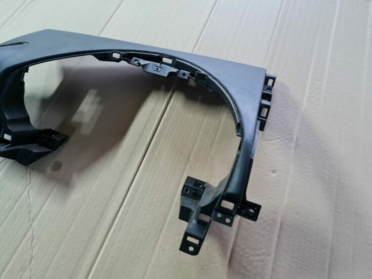 Mērinstrumentu paneļa apdare augšā priekš MAZDA 3 2007