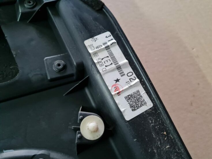 Aizmugurējo labo durvju apdare priekš MAZDA 3 2007