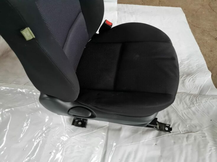 Priekšējais labais sēdeklis priekš MAZDA 3 2007
