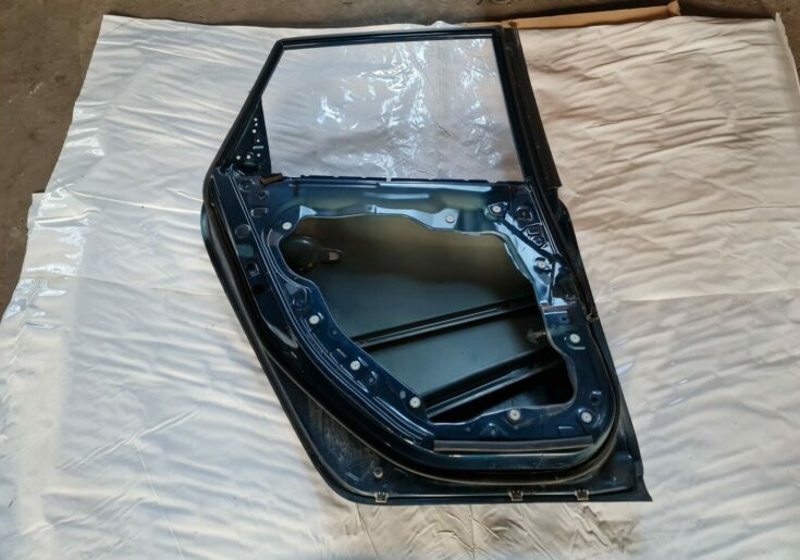 Aizmugurējās kreisās durvis priekš MAZDA 3 2007
